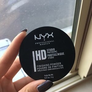 NYX SETTING AND FINISHING POWDER